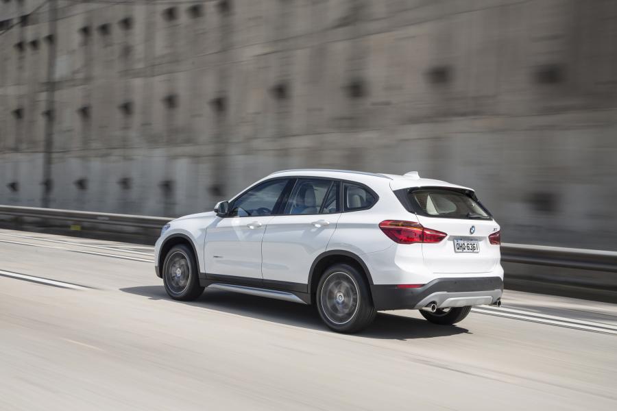  BMW X1 sDrive20i xLine 2016 года  (LA) (фото 11 из 18)